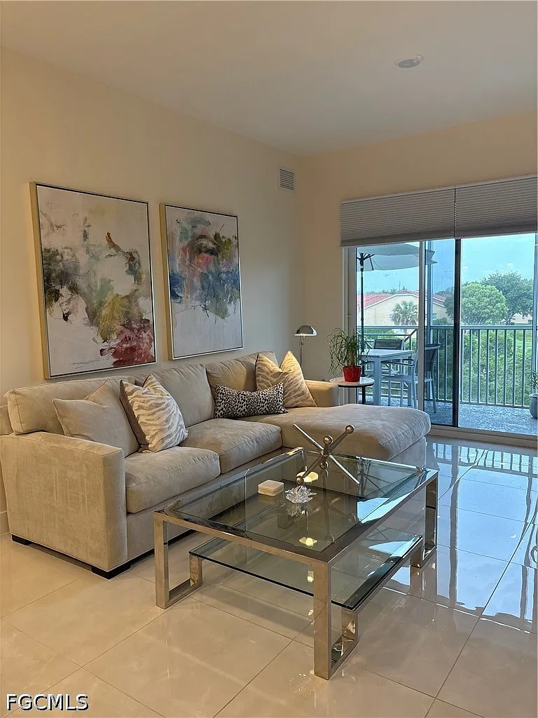 2 bed, 2.0 bath, 1063 sqft, $2,300 — Photo 3
