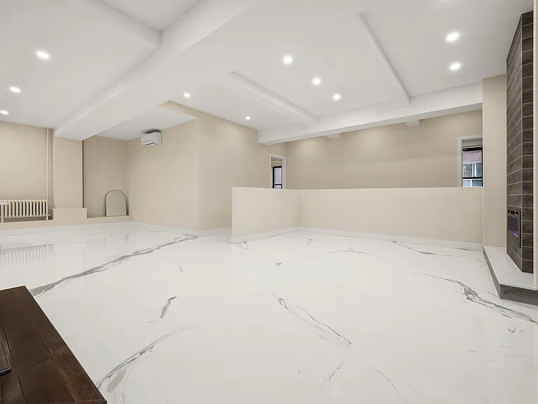 252 W 30th St #4B — Photo 1