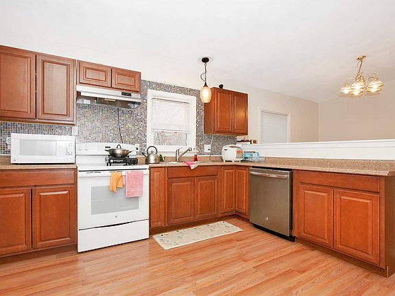 5th image of 89 Wilson Ave