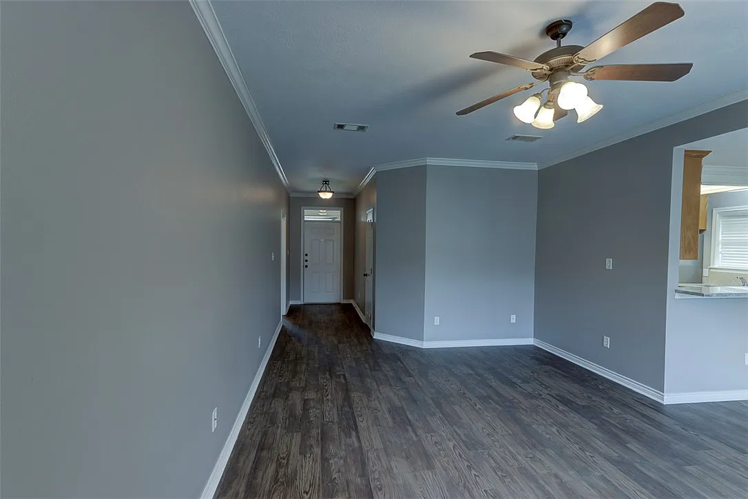 3 bed, 1396 sqft, $1,895 — Photo 4