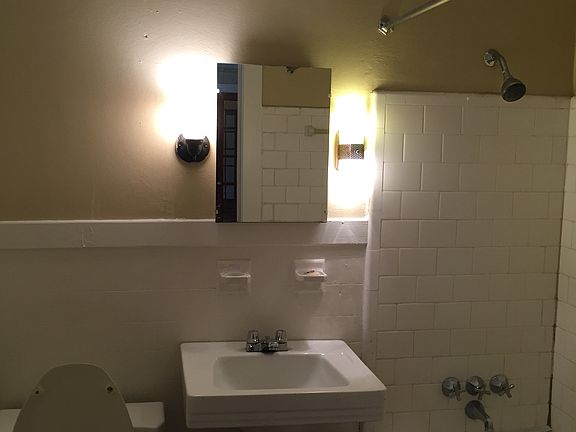 4th image of 216 N Jefferson Davis Pkwy #1/2-B