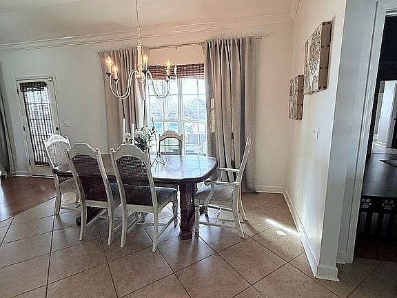 Dining/Breakfast area