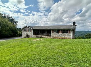 2742 Warren Dr, Saint Paul, VA 24283