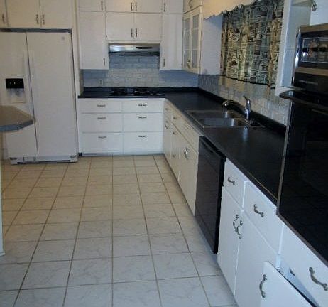 3rd image of 1002 N Jefferson Ave
