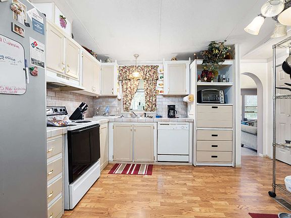 3rd image of 1848 SW Birley Ave