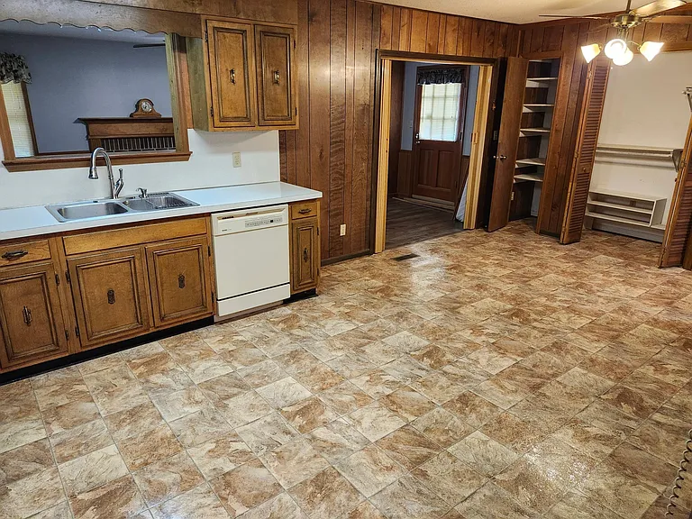 6067 Browntown Rd — Photo 7