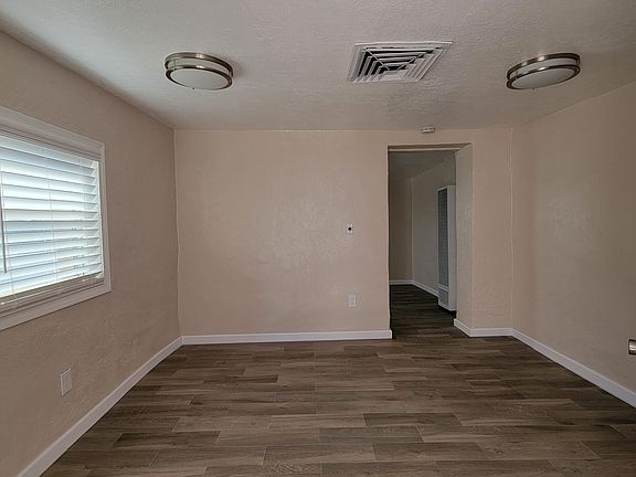 5th image of 2922 Sacramento Ave #B