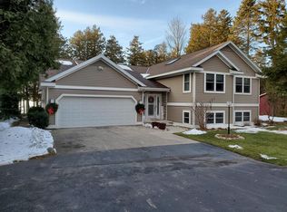 6211 Bay Shore Dr, Sturgeon Bay, WI 54235