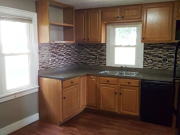 3rd image of 305 N Bauman Ave