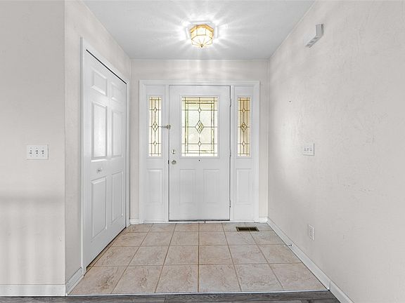 4th image of 2408 Briarhill Ct