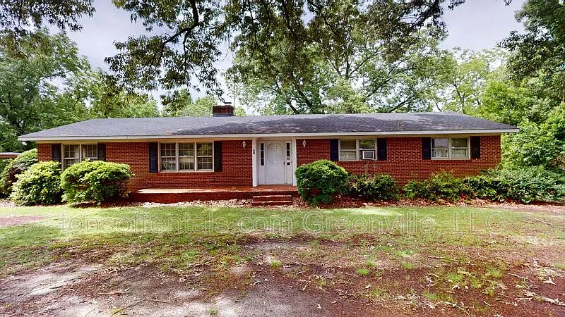 3 bed, 2.5 bath, $1,550 — Photo 1