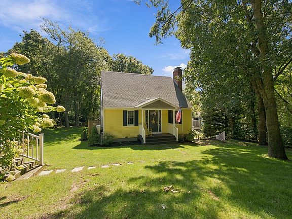2nd image of 9 Follins Pond Rd