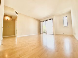 350 N Oakhurst Dr APT 301, Beverly Hills, CA 90210