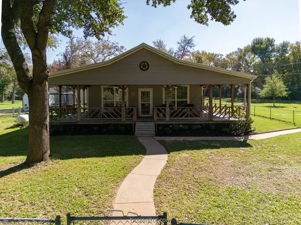 11233 Spring Oaks Dr, Hearne, TX 77859