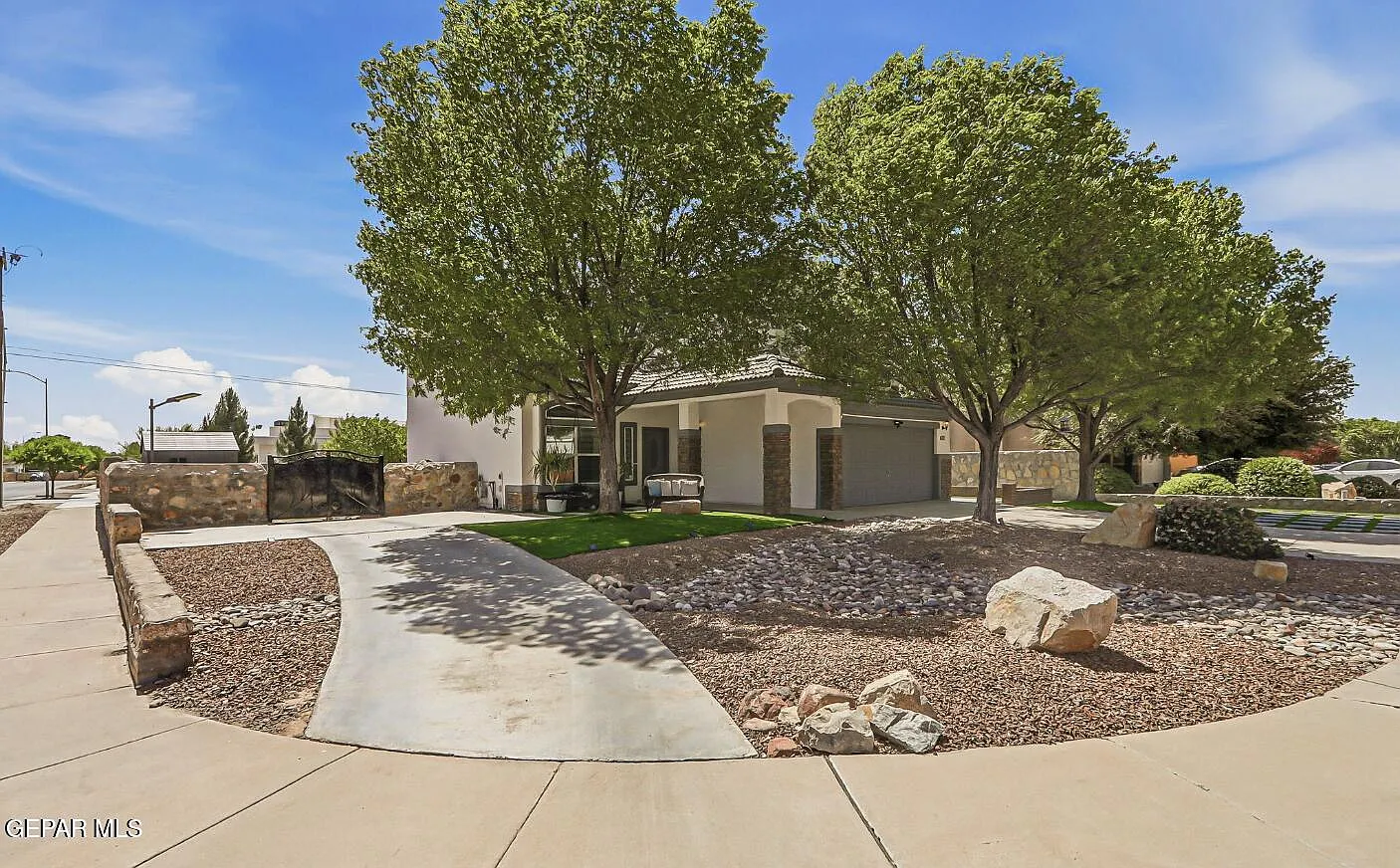 4 bed, 2.5 bath, 2023 sqft, $2,900 — Photo 1