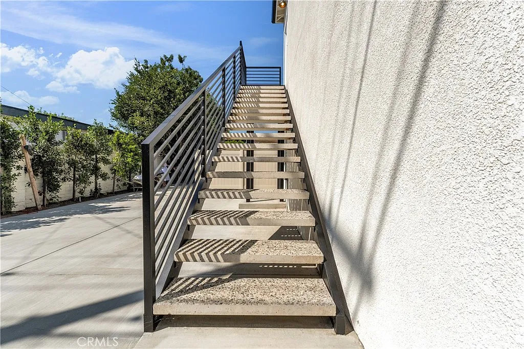 2 bed, 855 sqft, $3,150 — Photo 2