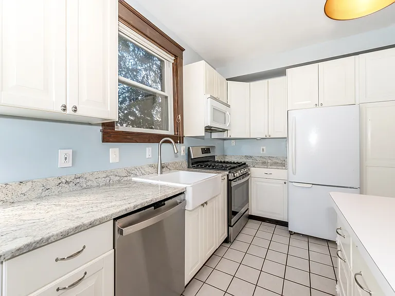 216 Washington St — Photo 8