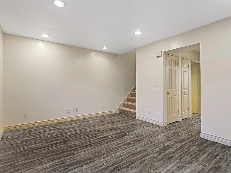 717 N 400 W — Photo 5