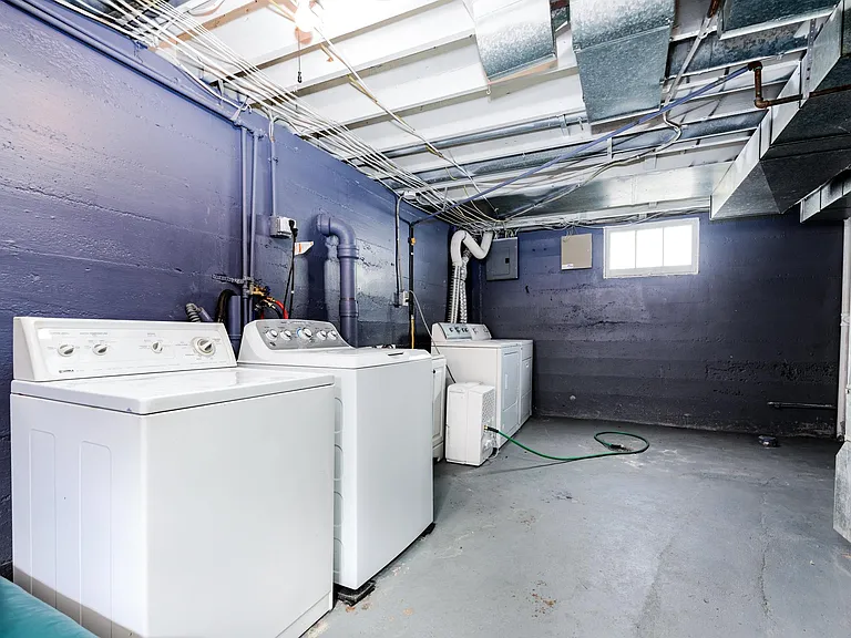 1509 W Clark St — Photo 38