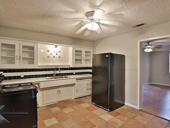 5th image of 1009 Ballinger St