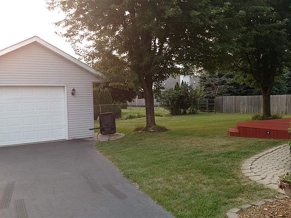 3rd image of 8328 Woodbridge Ln
