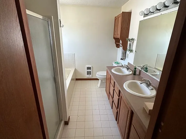 414 E Main St — Photo 33