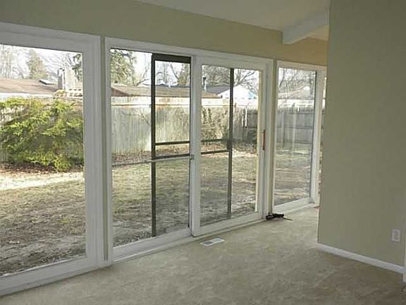 3rd image of 3234 Stanhope Dr