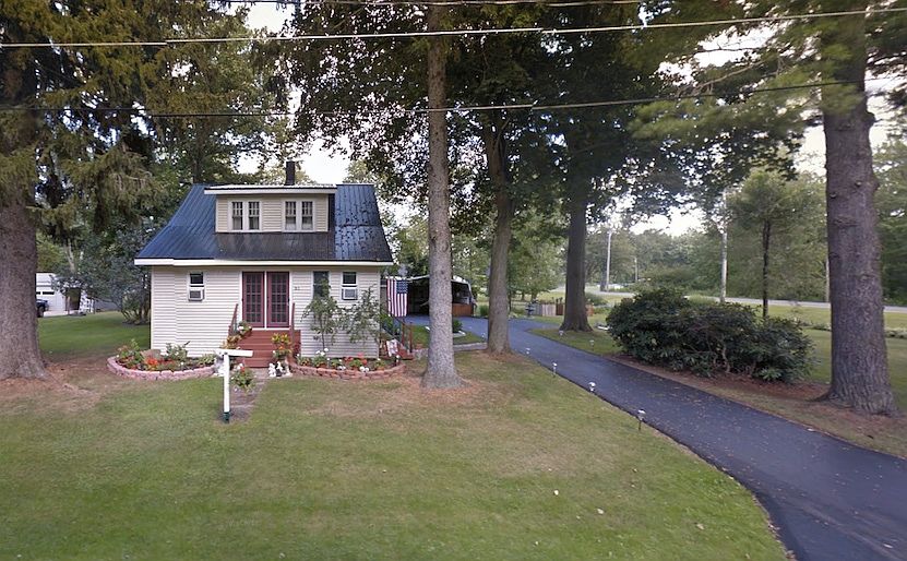 1st image of 31 Harlem Ave