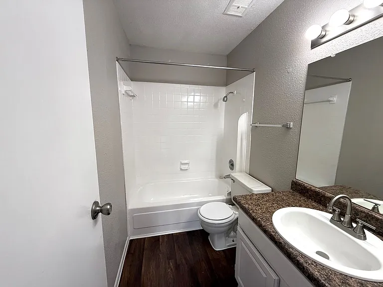 Rockridge Springs Apartments — Photo 13