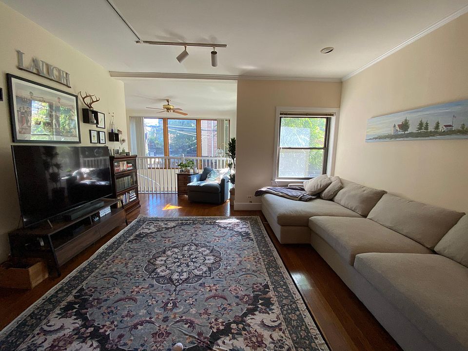 1st image of 531 W Briar Pl #1R