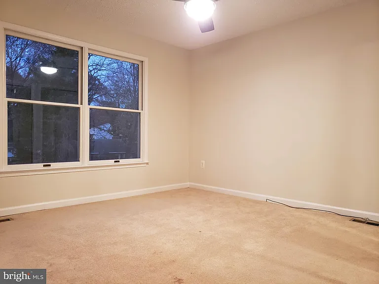 724 Hillcrest Dr — Photo 12