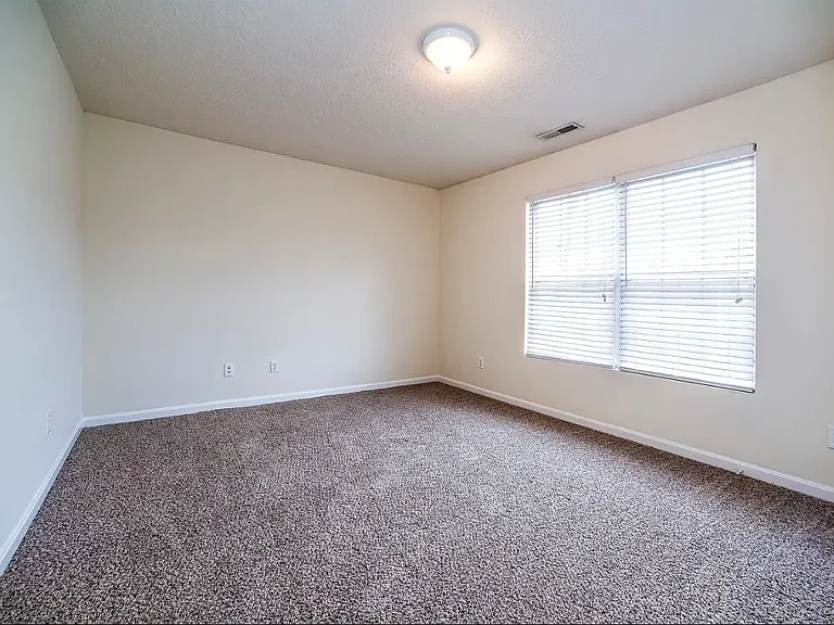 Cardinal Creek Apartments — Photo 13