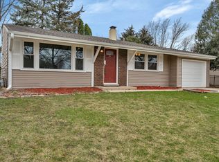 554 Chatham Cir, Buffalo Grove, IL 60089