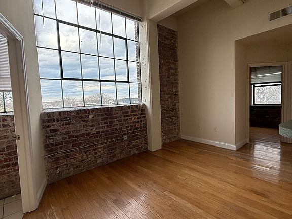 2nd image of 1414 W Marshall St Unit 34