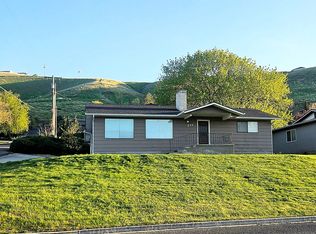 820 3rd St, Asotin, WA 99402