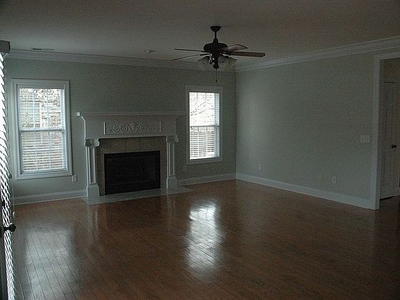 4th image of 2541 Audubon Ln SE