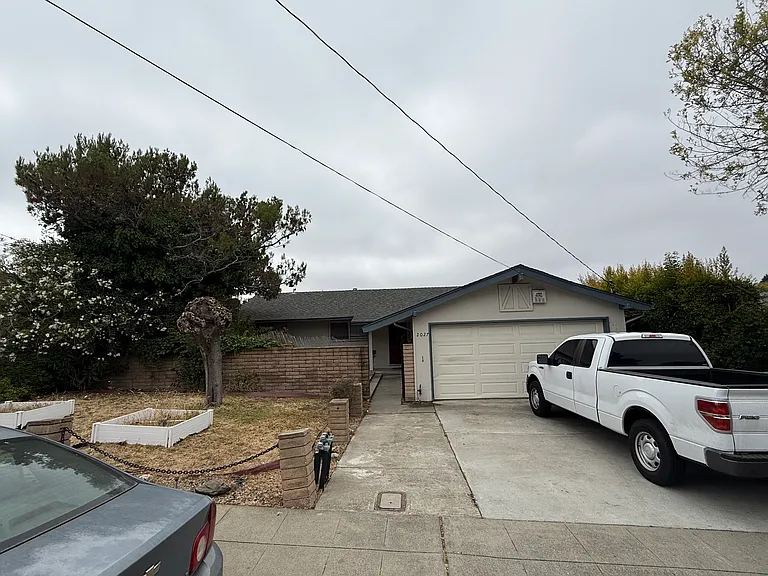 2027 Nina Ct — Photo 1