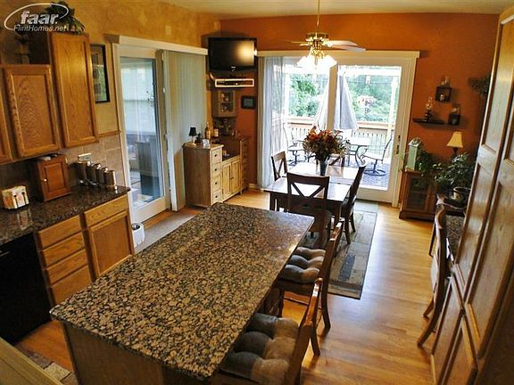 3rd image of 6480 Brookview Dr