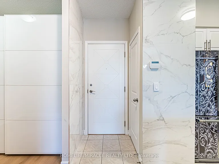 18 Harding Blvd #121 — Photo 8