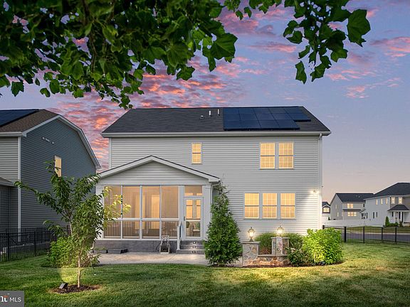 3rd image of 10200 Governors Ln