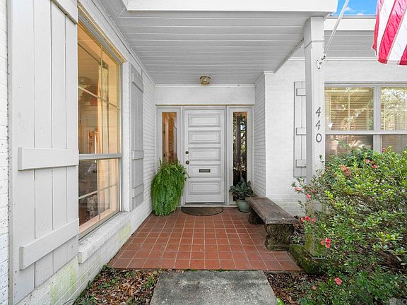 3rd image of 440 Lsu Ave