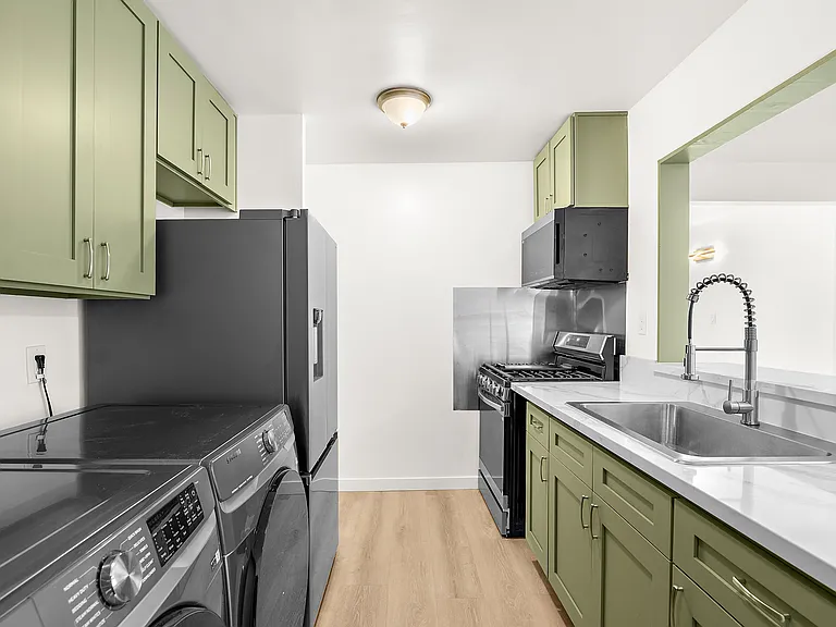 2241 1/2 Riverdale Ave #1 — Photo 12