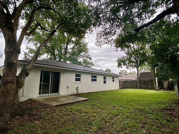3rd image of 7814 Praver Dr E