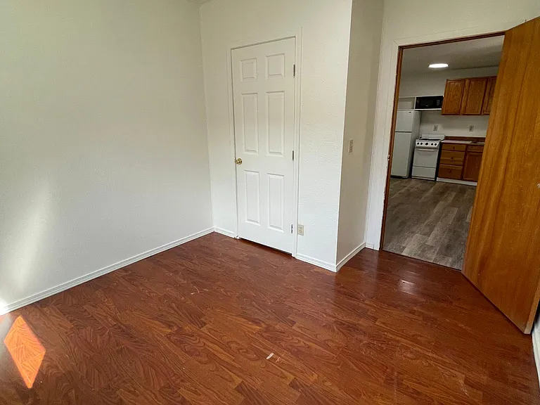 708 N Poplar St — Photo 6