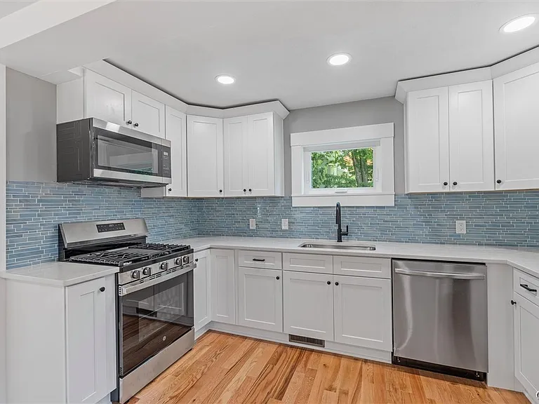 106 Wellington Rd — Photo 11