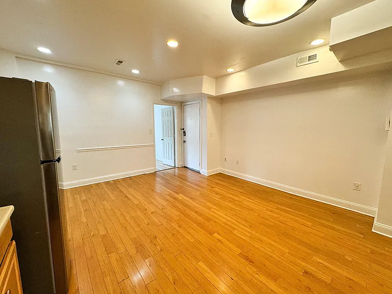 1652 W Virginia Ave NE #1 — Photo 10