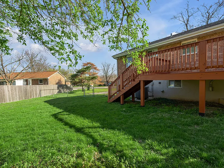 Dale Dr — Photo 24