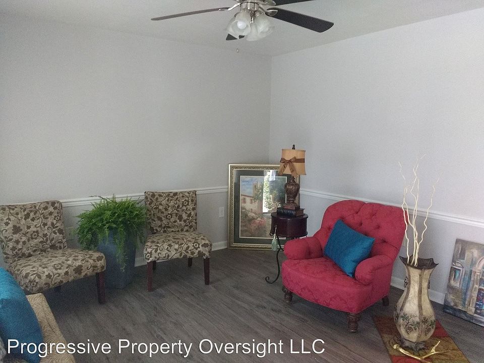 1st image of 406 Russell Pkwy APT 10