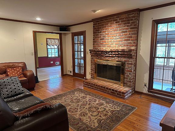 3rd image of 1571 Rochelle Ct