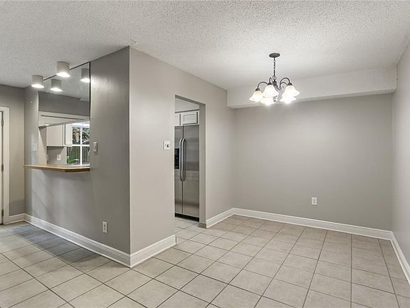 5th image of 909 Old Metairie Pl